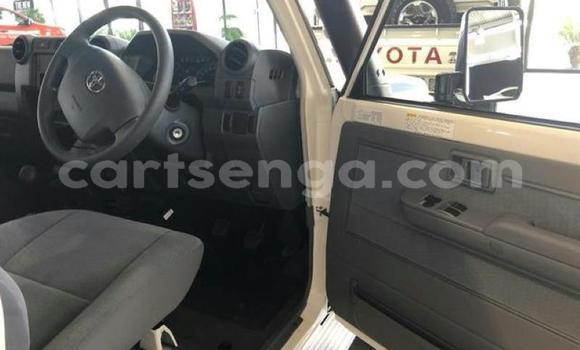 Buy Used Toyota Land Cruiser White Car in Ezulwini in Hhohho Buy Used Toyota Land Cruiser White Car in Ezulwini in Hhohho