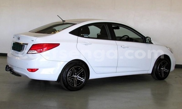 Buy Used Hyundai Accent White Car in Ezulwini in Hhohho Buy Used Hyundai Accent White Car in Ezulwini in Hhohho