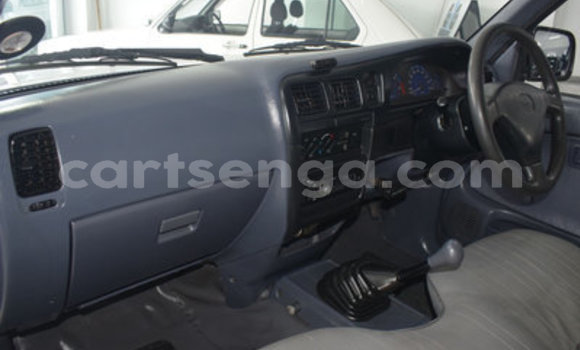 Nunua Ilio tumika Toyota Hilux White Gari ndani ya Manzini nchini Manzini Nunua Ilio tumika Toyota Hilux White Gari ndani ya Manzini nchini Manzini