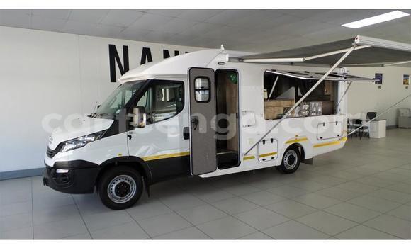 Nunua Ilio tumika IVECO Massif White Gari ndani ya Mbabane nchini Manzini Nunua Ilio tumika IVECO Massif White Gari ndani ya Mbabane nchini Manzini