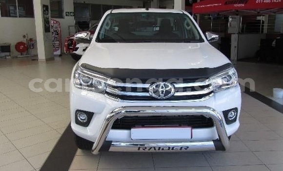 Buy Used Toyota Hilux White Car in Ezulwini in Hhohho Buy Used Toyota Hilux White Car in Ezulwini in Hhohho