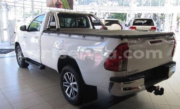 Buy Used Toyota Hilux White Car in Ezulwini in Hhohho Buy Used Toyota Hilux White Car in Ezulwini in Hhohho