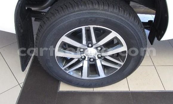 Buy Used Toyota Hilux White Car in Ezulwini in Hhohho Buy Used Toyota Hilux White Car in Ezulwini in Hhohho