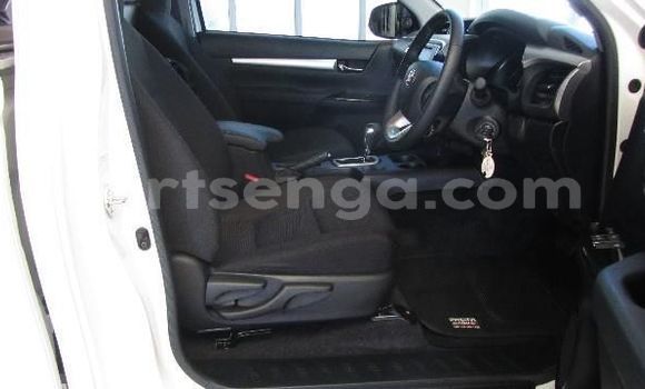 Buy Used Toyota Hilux White Car in Ezulwini in Hhohho Buy Used Toyota Hilux White Car in Ezulwini in Hhohho