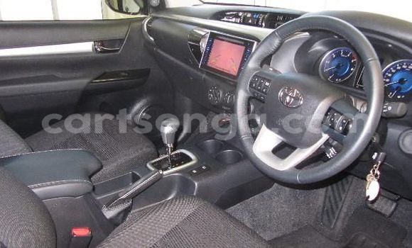 Buy Used Toyota Hilux White Car in Ezulwini in Hhohho Buy Used Toyota Hilux White Car in Ezulwini in Hhohho