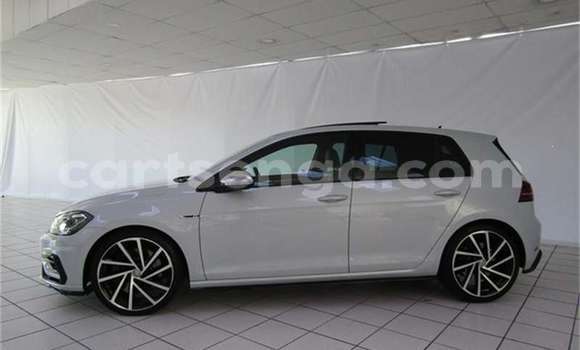 Buy Used Volkswagen Golf R White Car in Ezulwini in Hhohho Buy Used Volkswagen Golf R White Car in Ezulwini in Hhohho