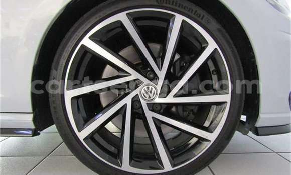 Buy Used Volkswagen Golf R White Car in Ezulwini in Hhohho Buy Used Volkswagen Golf R White Car in Ezulwini in Hhohho