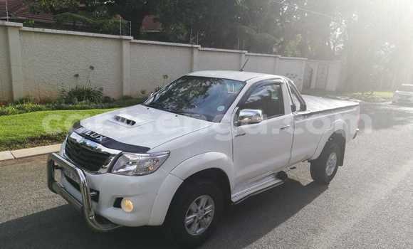 Nunua Ilio tumika Toyota Hilux White Gari ndani ya Ezulwini nchini Hhohho Nunua Ilio tumika Toyota Hilux White Gari ndani ya Ezulwini nchini Hhohho