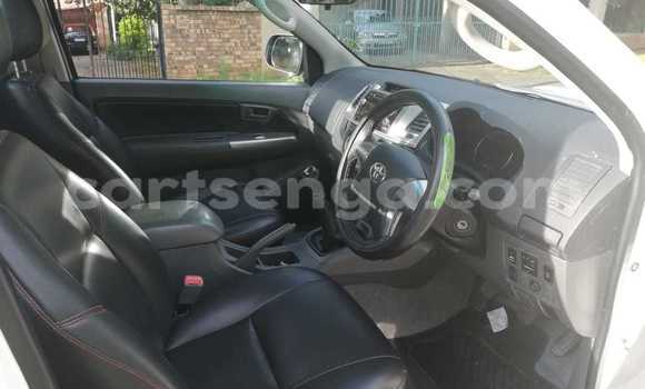 Nunua Ilio tumika Toyota Hilux White Gari ndani ya Ezulwini nchini Hhohho Nunua Ilio tumika Toyota Hilux White Gari ndani ya Ezulwini nchini Hhohho