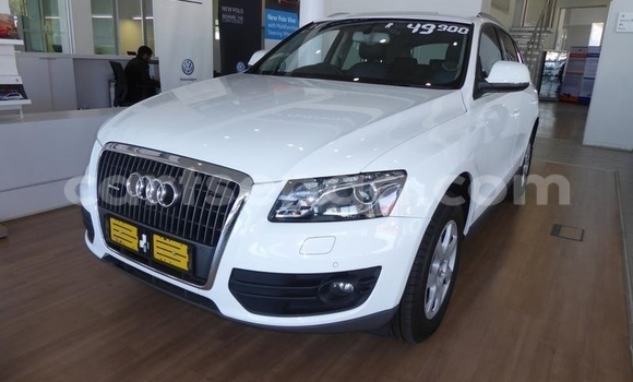 Nunua Ilio tumika Audi Q5 White Gari ndani ya Big Bend nchini Lubombo Nunua Ilio tumika Audi Q5 White Gari ndani ya Big Bend nchini Lubombo