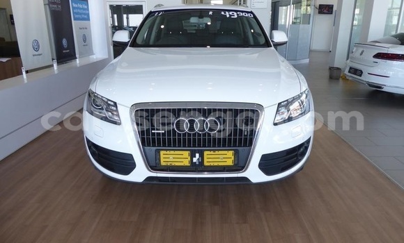 Nunua Ilio tumika Audi Q5 White Gari ndani ya Big Bend nchini Lubombo Nunua Ilio tumika Audi Q5 White Gari ndani ya Big Bend nchini Lubombo