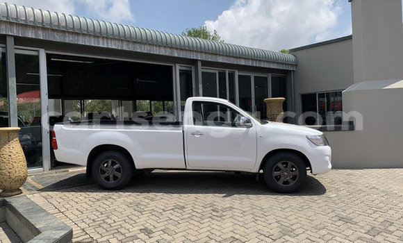 Nunua Ilio tumika Toyota Hilux White Gari ndani ya Big Bend nchini Lubombo Nunua Ilio tumika Toyota Hilux White Gari ndani ya Big Bend nchini Lubombo