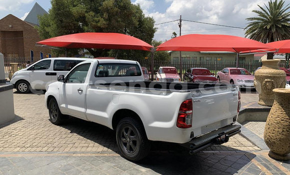 Nunua Ilio tumika Toyota Hilux White Gari ndani ya Big Bend nchini Lubombo Nunua Ilio tumika Toyota Hilux White Gari ndani ya Big Bend nchini Lubombo