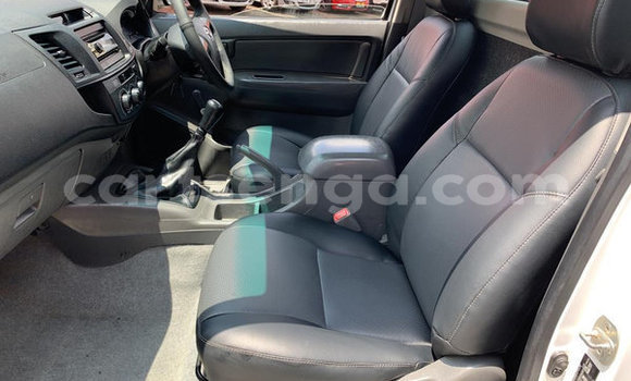 Nunua Ilio tumika Toyota Hilux White Gari ndani ya Big Bend nchini Lubombo Nunua Ilio tumika Toyota Hilux White Gari ndani ya Big Bend nchini Lubombo