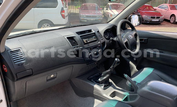 Nunua Ilio tumika Toyota Hilux White Gari ndani ya Big Bend nchini Lubombo Nunua Ilio tumika Toyota Hilux White Gari ndani ya Big Bend nchini Lubombo