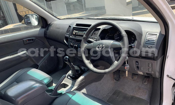 Nunua Ilio tumika Toyota Hilux White Gari ndani ya Big Bend nchini Lubombo Nunua Ilio tumika Toyota Hilux White Gari ndani ya Big Bend nchini Lubombo