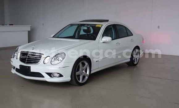 Buy Used Mercedes‒Benz E–Class White Car in Hluti in Shiselweni District Buy Used Mercedes‒Benz E–Class White Car in Hluti in Shiselweni District