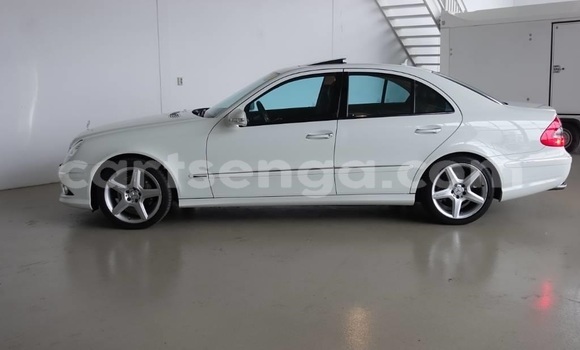 Buy Used Mercedes‒Benz E–Class White Car in Hluti in Shiselweni District Buy Used Mercedes‒Benz E–Class White Car in Hluti in Shiselweni District