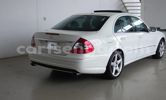 Buy Used Mercedes‒Benz E–Class White Car in Hluti in Shiselweni District Buy Used Mercedes‒Benz E–Class White Car in Hluti in Shiselweni District