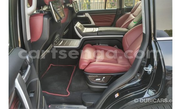 Nunua Imported Toyota Land Cruiser Black Gari ndani ya Import - Dubai nchini Hhohho Nunua Imported Toyota Land Cruiser Black Gari ndani ya Import - Dubai nchini Hhohho
