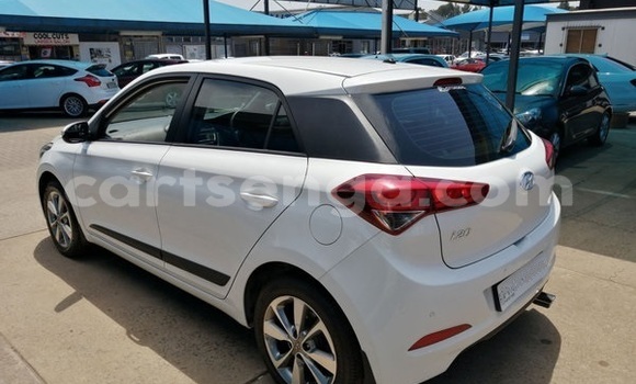 Nunua Ilio tumika Hyundai i20 White Gari ndani ya Big Bend nchini Lubombo Nunua Ilio tumika Hyundai i20 White Gari ndani ya Big Bend nchini Lubombo