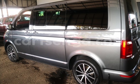 Nunua Ilio tumika Volkswagen Caravelle Silver Gari ndani ya Mbabane nchini Manzini Nunua Ilio tumika Volkswagen Caravelle Silver Gari ndani ya Mbabane nchini Manzini