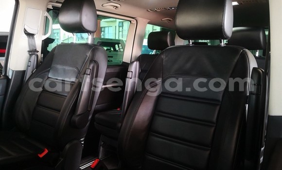 Nunua Ilio tumika Volkswagen Caravelle Silver Gari ndani ya Mbabane nchini Manzini Nunua Ilio tumika Volkswagen Caravelle Silver Gari ndani ya Mbabane nchini Manzini