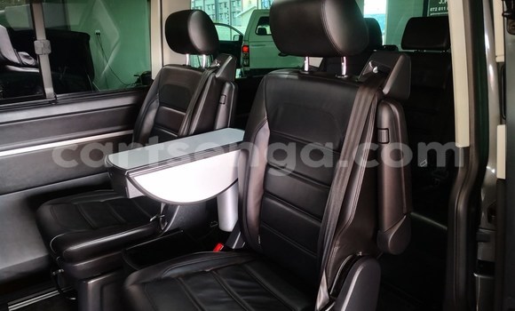 Nunua Ilio tumika Volkswagen Caravelle Silver Gari ndani ya Mbabane nchini Manzini Nunua Ilio tumika Volkswagen Caravelle Silver Gari ndani ya Mbabane nchini Manzini