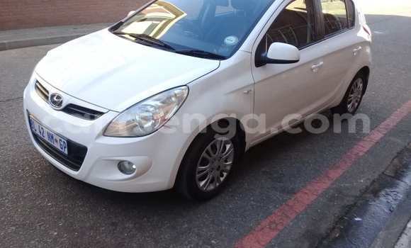 Buy Used Hyundai H1 White Car in Ezulwini in Hhohho