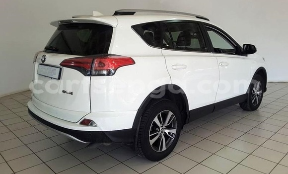 Buy Used Toyota RAV4 White Car in Mbabane in Manzini Buy Used Toyota RAV4 White Car in Mbabane in Manzini