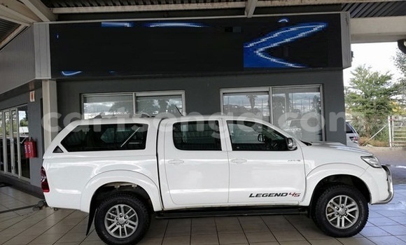 Nunua Ilio tumika Toyota Hilux White Gari ndani ya Bulembu nchini Hhohho Nunua Ilio tumika Toyota Hilux White Gari ndani ya Bulembu nchini Hhohho