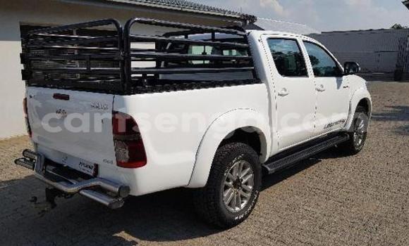 Nunua Ilio tumika Toyota Hilux White Gari ndani ya Ezulwini nchini Hhohho Nunua Ilio tumika Toyota Hilux White Gari ndani ya Ezulwini nchini Hhohho