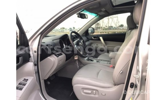 Buy Import Toyota Highlander Other Car in Import - Dubai in Hhohho Buy Import Toyota Highlander Other Car in Import - Dubai in Hhohho