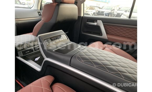 Nunua Imported Toyota Land Cruiser Black Gari ndani ya Import - Dubai nchini Hhohho Nunua Imported Toyota Land Cruiser Black Gari ndani ya Import - Dubai nchini Hhohho