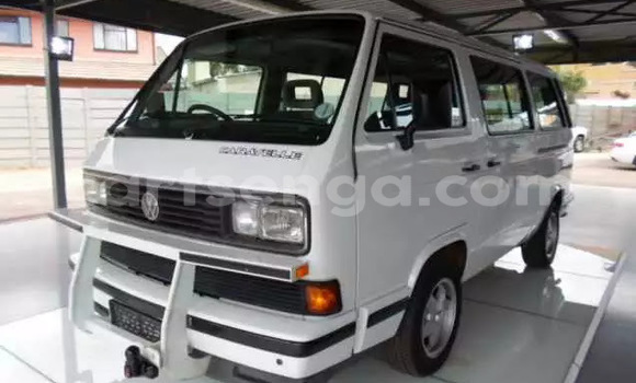 Acheter Occasion Voiture Volkswagen Caravelle Blanc à Ezulwini, Hhohho Acheter Occasion Voiture Volkswagen Caravelle Blanc à Ezulwini, Hhohho