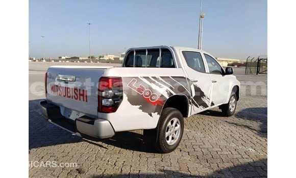 Buy Import Mitsubishi L200 White Car in Import - Dubai in Hhohho Buy Import Mitsubishi L200 White Car in Import - Dubai in Hhohho