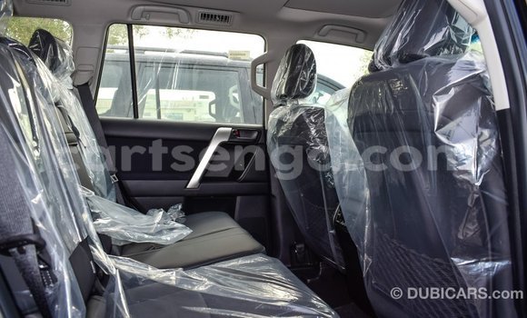 Nunua Imported Toyota Land Cruiser Black Gari ndani ya Import - Dubai nchini Hhohho Nunua Imported Toyota Land Cruiser Black Gari ndani ya Import - Dubai nchini Hhohho