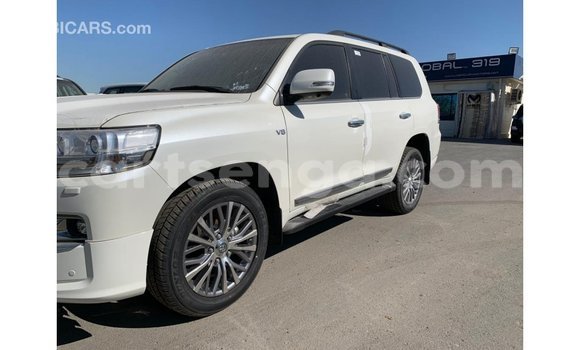 Nunua Imported Toyota Land Cruiser White Gari ndani ya Import - Dubai nchini Hhohho Nunua Imported Toyota Land Cruiser White Gari ndani ya Import - Dubai nchini Hhohho