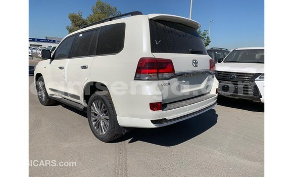 Nunua Imported Toyota Land Cruiser White Gari ndani ya Import - Dubai nchini Hhohho Nunua Imported Toyota Land Cruiser White Gari ndani ya Import - Dubai nchini Hhohho