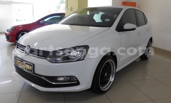 Nunua Ilio tumika Volkswagen Polo White Gari ndani ya Hluti nchini Wilaya ya Shiselweni Nunua Ilio tumika Volkswagen Polo White Gari ndani ya Hluti nchini Wilaya ya Shiselweni