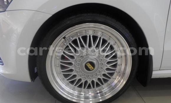 Acheter Occasion Voiture Volkswagen Polo Blanc à Bulembu, Hhohho Acheter Occasion Voiture Volkswagen Polo Blanc à Bulembu, Hhohho