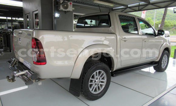 Buy Used Toyota Hilux Silver Car in Ezulwini in Hhohho Buy Used Toyota Hilux Silver Car in Ezulwini in Hhohho