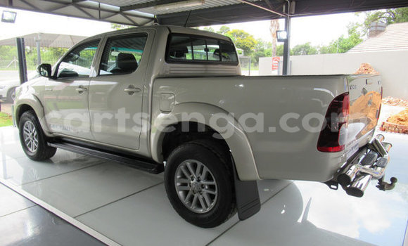Buy Used Toyota Hilux Silver Car in Ezulwini in Hhohho Buy Used Toyota Hilux Silver Car in Ezulwini in Hhohho