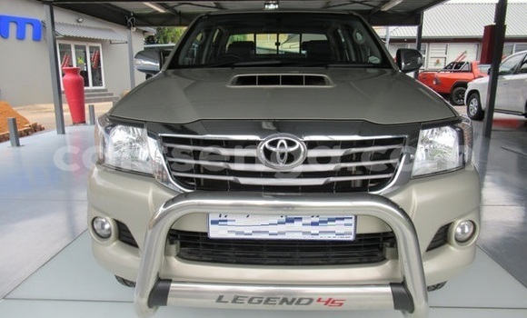 Buy Used Toyota Hilux Silver Car in Ezulwini in Hhohho Buy Used Toyota Hilux Silver Car in Ezulwini in Hhohho