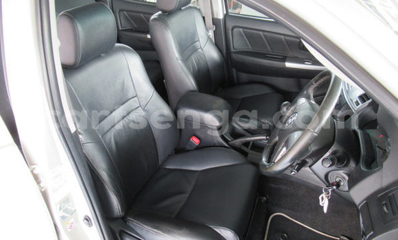 Buy Used Toyota Hilux Silver Car in Ezulwini in Hhohho Buy Used Toyota Hilux Silver Car in Ezulwini in Hhohho