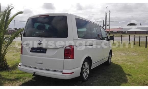 Nunua Ilio tumika Volkswagen Caravelle White Gari ndani ya Mbabane nchini Manzini Nunua Ilio tumika Volkswagen Caravelle White Gari ndani ya Mbabane nchini Manzini