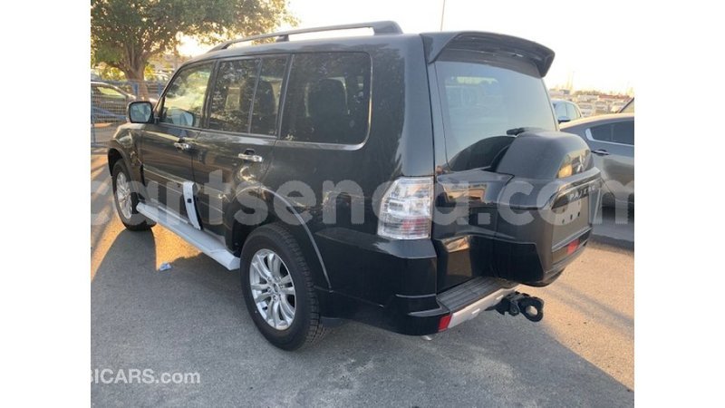 Big with watermark mitsubishi pajero hhohho import dubai 13215