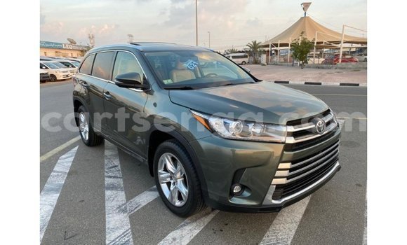 Buy Import Toyota Highlander Green Car in Import - Dubai in Hhohho Buy Import Toyota Highlander Green Car in Import - Dubai in Hhohho