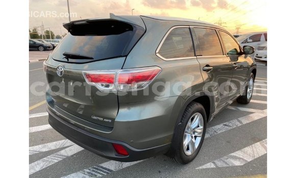 Buy Import Toyota Highlander Green Car in Import - Dubai in Hhohho Buy Import Toyota Highlander Green Car in Import - Dubai in Hhohho