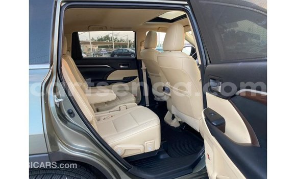 Buy Import Toyota Highlander Green Car in Import - Dubai in Hhohho Buy Import Toyota Highlander Green Car in Import - Dubai in Hhohho
